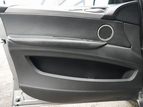 Used 2011 BMW X5 M image 28