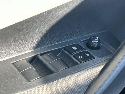 Used 2022 Toyota Corolla LE FWD image 14