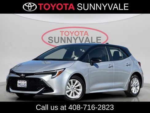 Used 2024 Toyota Corolla SE w/ SE Package image 2