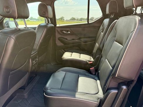 Used 2023 Chevrolet Traverse Premier image 14