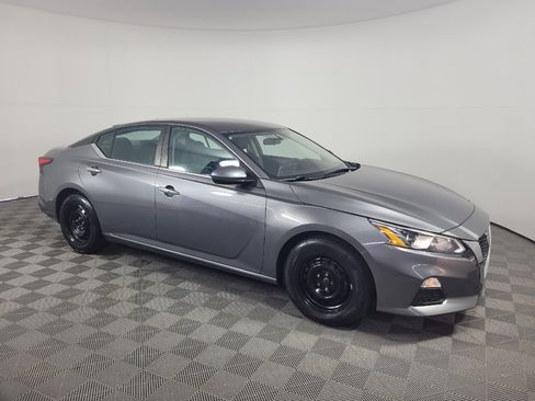 Used 2020 Nissan Altima 2.5 S FWD image 11