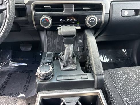 Certified 2025 Toyota 4Runner SR5 AWD/4WD image 27