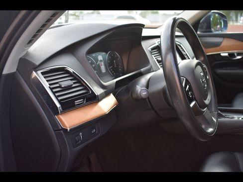 Used 2021 Volvo XC90 T6 Momentum w/ Advanced Package AWD/4WD image 14