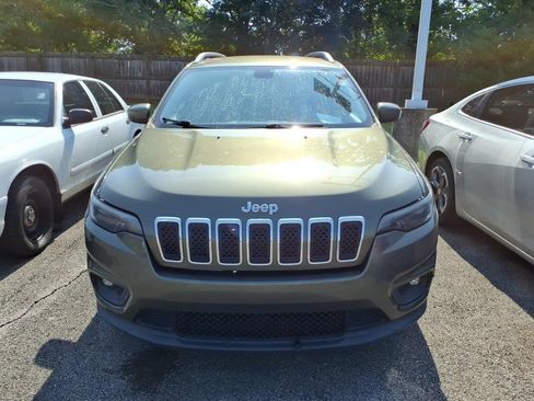 Used 2019 Jeep Cherokee Latitude w/ Cold Weather Group FWD image 2
