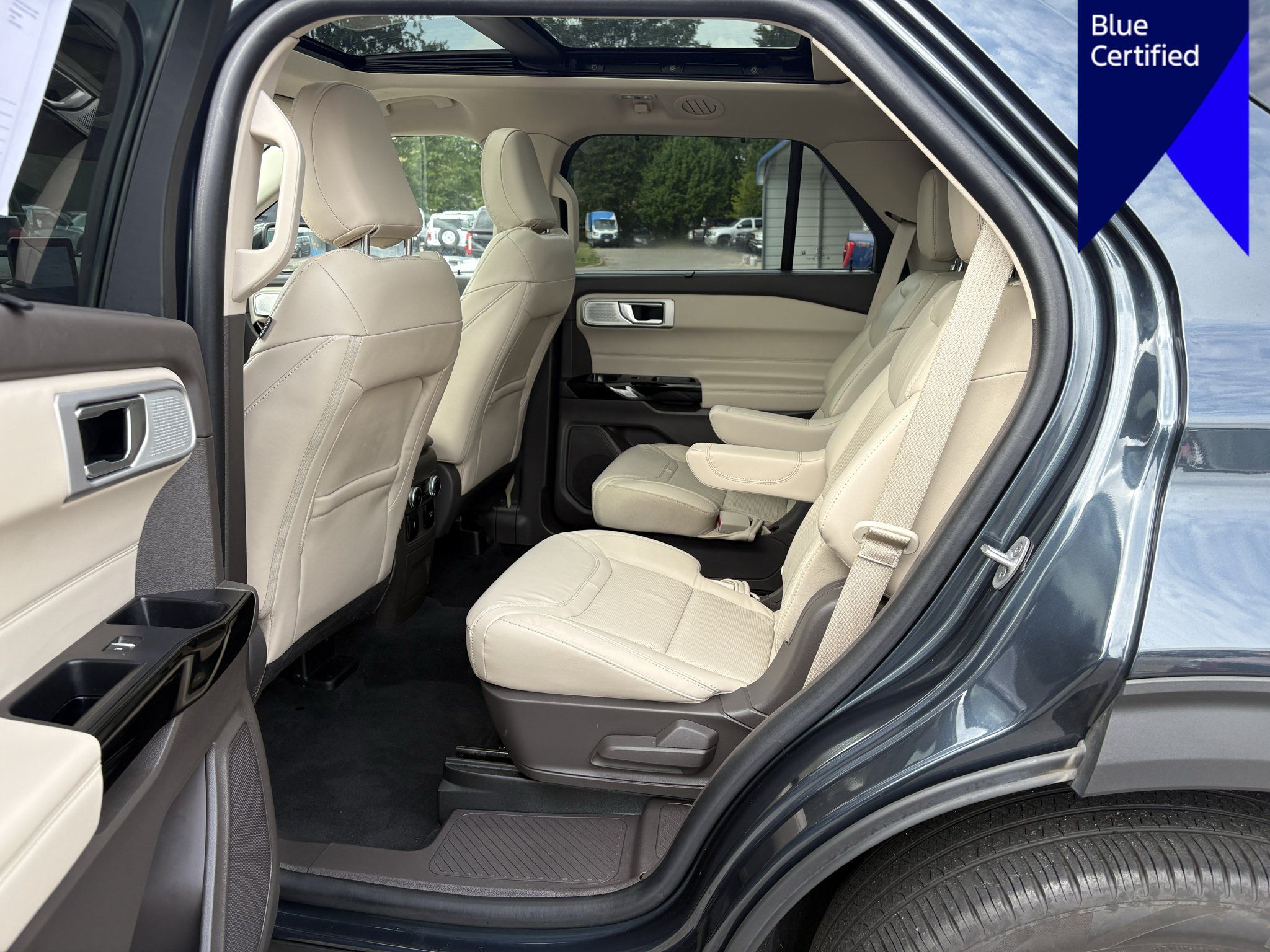 Used 2022 Ford Explorer Platinum w/ Equipment Group 601A AWD/4WD image 11