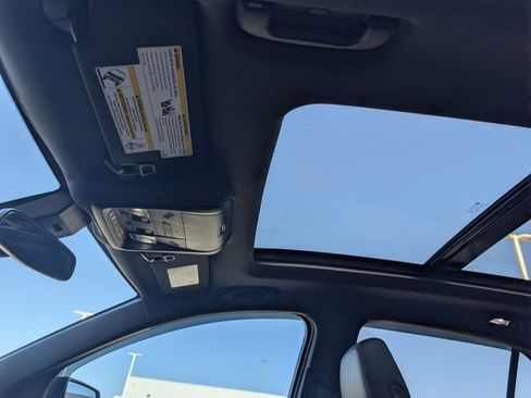 Used 2024 Chevrolet Equinox Premier FWD image 18