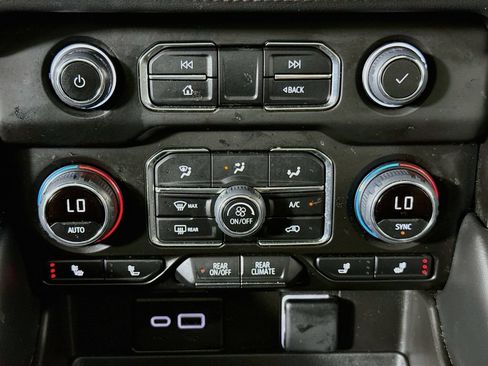 Used 2024 Chevrolet Suburban RST w/ Luxury Package AWD/4WD image 16