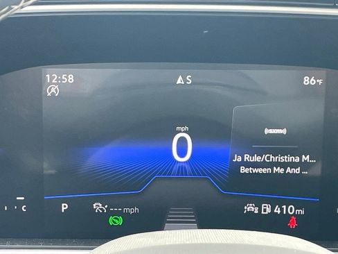 Used 2025 Volkswagen Taos SE image 11