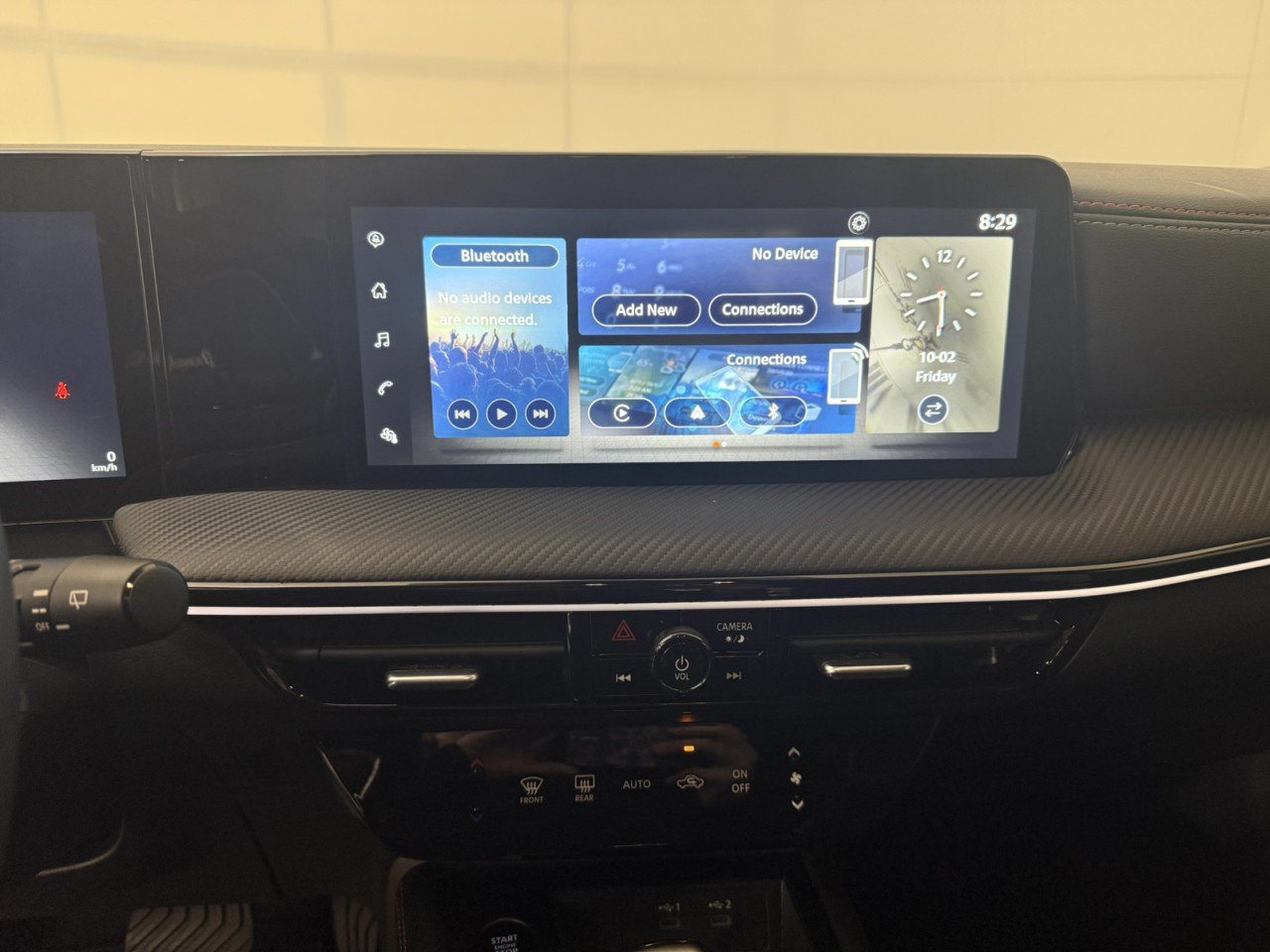 Used 2025 Nissan Kicks SR FWD image 18