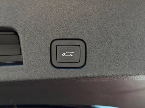 Used 2026 GMC Acadia Elevation w/ Elevation Premium Package FWD image 16