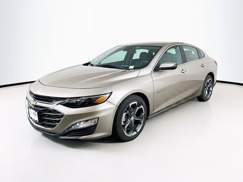 Used 2024 Chevrolet Malibu LT image 3