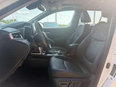 Used 2022 Toyota Corolla Cross XLE w/ Convenience Package AWD/4WD image 14