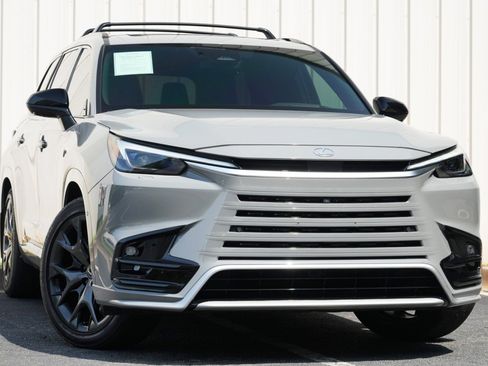 Used 2024 Lexus TX 500h AWD w/ Technology Package image 4