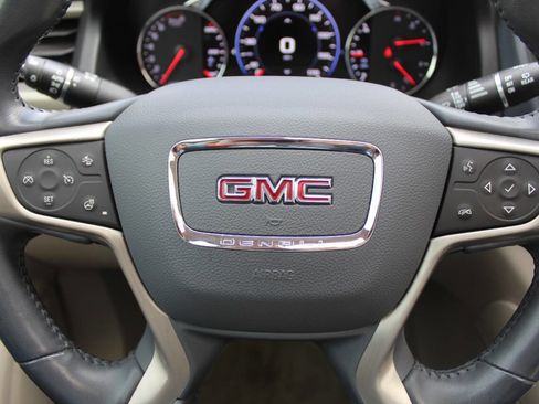 Used 2022 GMC Acadia Denali w/ Denali Ultimate Package AWD/4WD image 13
