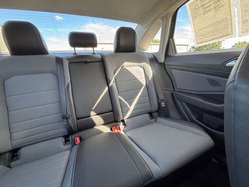 Used 2025 Volkswagen Jetta SE image 36