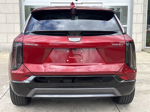Used 2025 Cadillac Optiq Sport 2 w/ LPO, Floor Liner Package AWD/4WD image 7