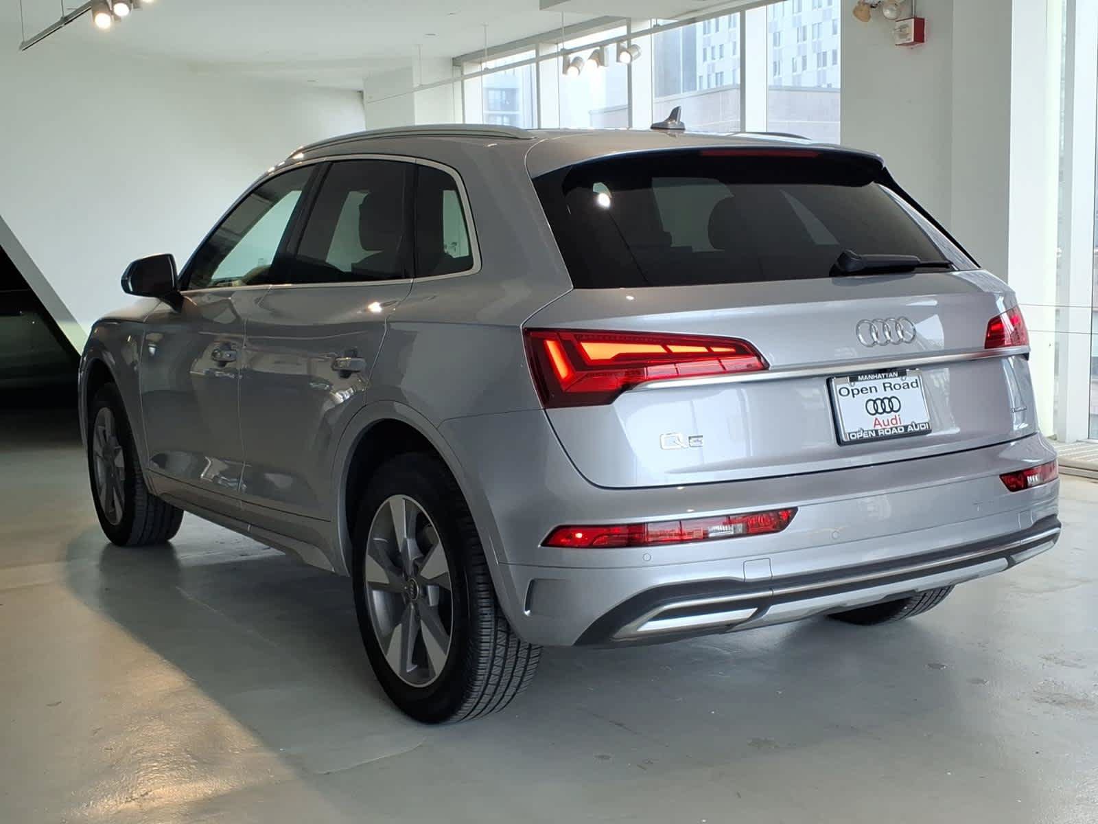 Used 2023 Audi Q5 2.0T Premium Plus w/ Premium Plus Package AWD/4WD image 6