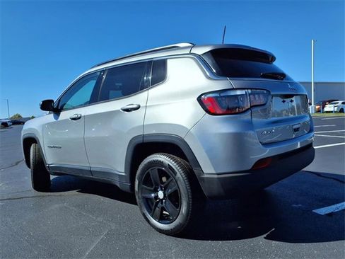 Used 2022 Jeep Compass Latitude image 28