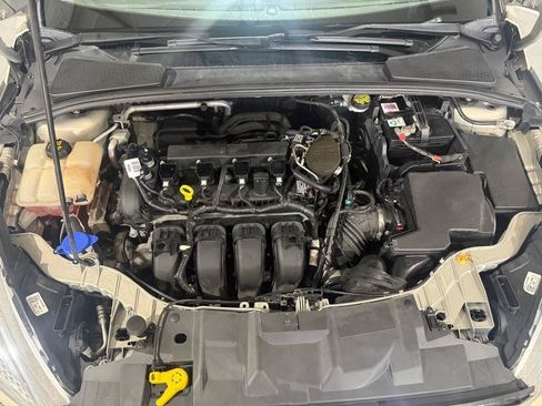Used 2015 Ford Focus SE w/ SE Sport Package FWD image 39