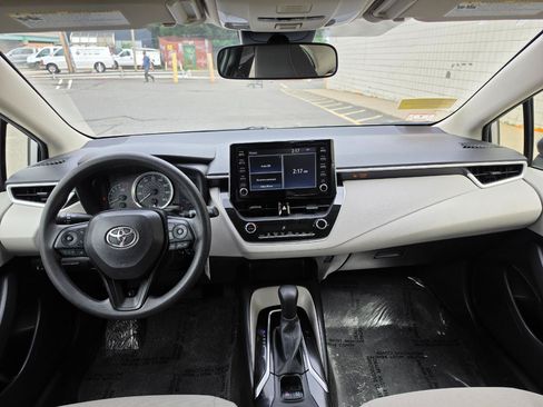 Used 2020 Toyota Corolla LE FWD image 15