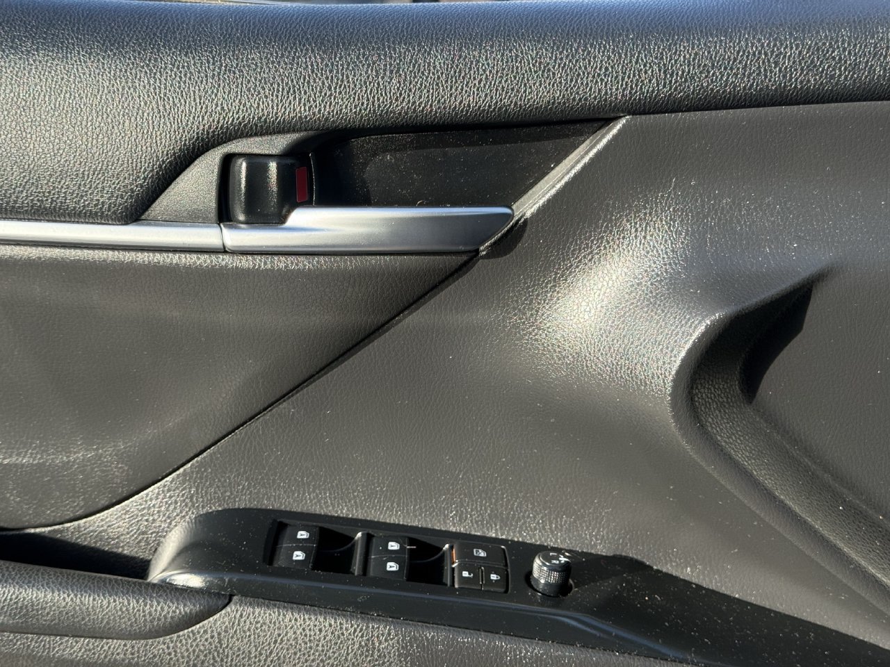 Used 2020 Toyota Camry SE FWD image 24