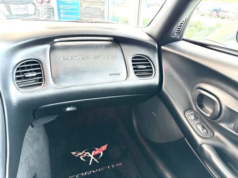 Used 1998 Chevrolet Corvette Coupe w/ Memory Pkg RWD image 13