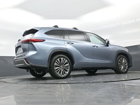 Used 2020 Toyota Highlander Platinum image 18