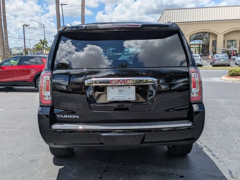 Used 2019 GMC Yukon Denali w/ Denali Ultimate Package AWD/4WD image 5