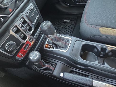 Used 2018 Jeep Wrangler Unlimited Rubicon image 25