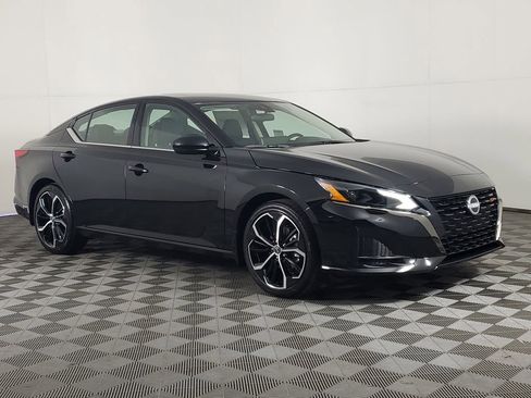 New 2025 Nissan Altima 2.5 SR w/ SR Premium Package image 2