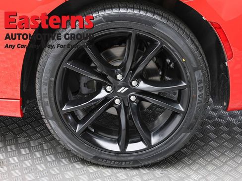 Used 2018 Dodge Charger SXT w/ Blacktop Package RWD image 8