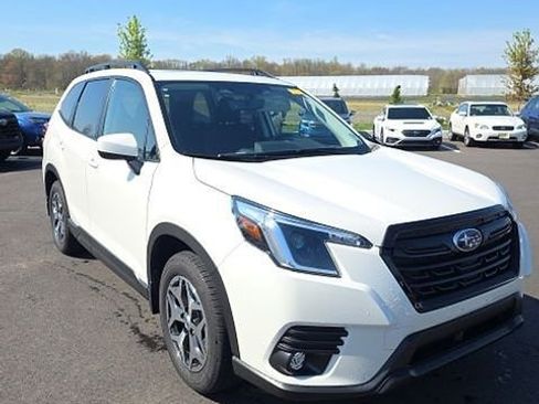Used 2024 Subaru Forester Premium image 3