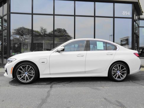 Used 2022 BMW 330e xDrive w/ Driving Assistance Package AWD/4WD image 8