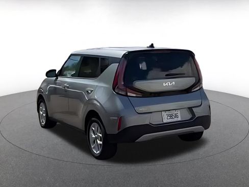 Used 2025 Kia Soul LX w/ LX Technology Package FWD image 11