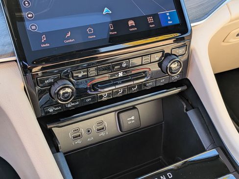 Certified 2025 Jeep Grand Cherokee L Limited w/ Black Appearance Package image 24