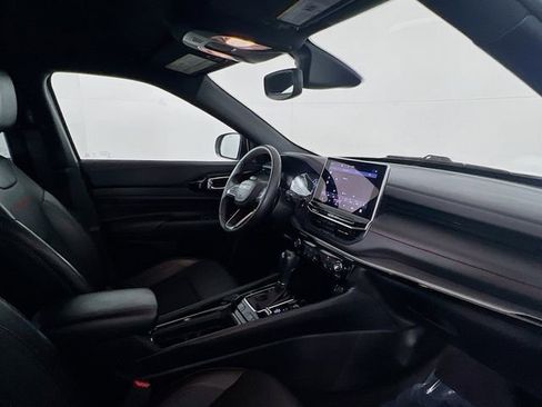 Used 2023 Jeep Compass Trailhawk image 10