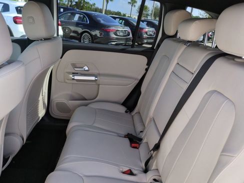 Used 2025 Mercedes-Benz GLB 250 GLB 250 image 14
