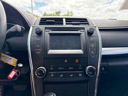 Used 2016 Toyota Camry SE FWD image 14