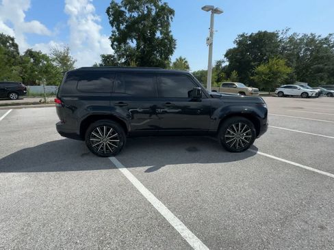 Used 2025 Lexus GX 550 w/ Accessory Package (2T) AWD/4WD image 9