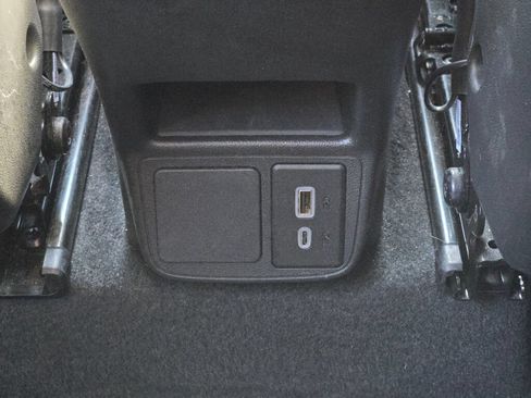 Certified 2025 Buick Encore GX Preferred FWD image 17