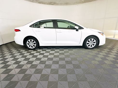 Used 2024 Toyota Corolla LE FWD image 2