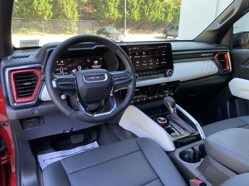Used 2025 GMC Canyon AT4 w/ AT4X Package AWD/4WD image 34