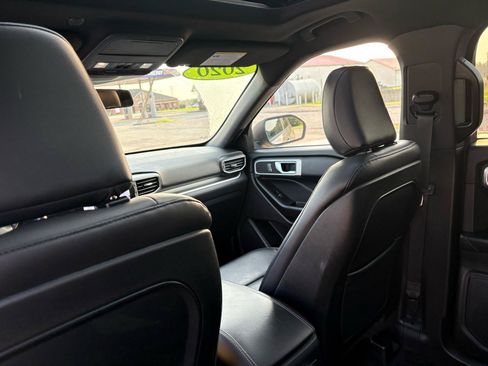 Used 2020 Ford Explorer XLT w/ Equipment Group 202A AWD/4WD image 35