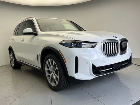 New 2026 BMW X5 xDrive40i w/ Premium Package AWD/4WD image 2