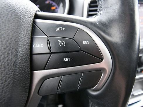 Used 2018 Jeep Grand Cherokee Altitude AWD/4WD image 23