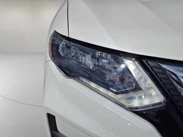 Used 2020 Nissan Rogue SV w/ Premium Package AWD/4WD image 9