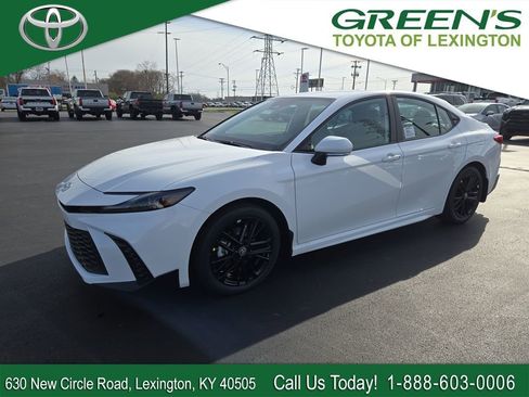 New 2026 Toyota Camry SE image 1