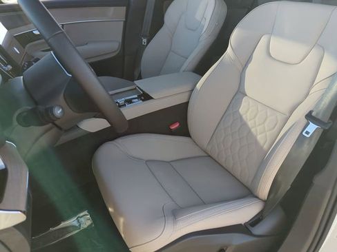 New 2026 Volvo XC90 B6 Plus w/ Protection Package Premier image 18