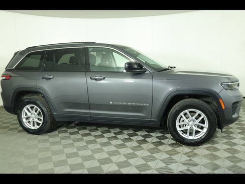 Used 2024 Jeep Grand Cherokee Laredo X w/ Luxury Tech Group I image 12