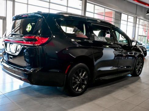 Used 2021 Chrysler Pacifica Touring-L w/ S Appearance Package image 5